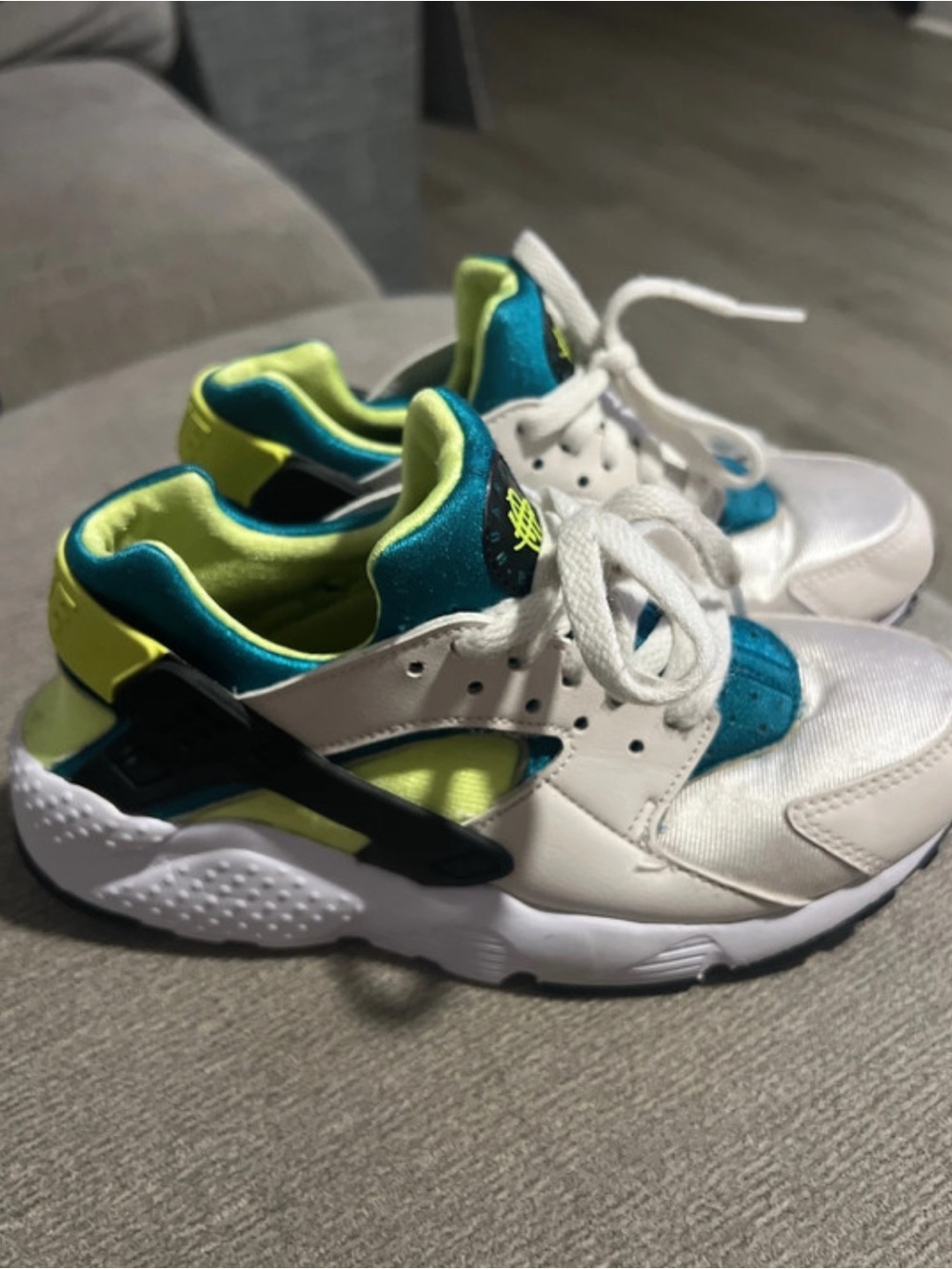 Nike Air Huarache Run GS - Size 4.5youth